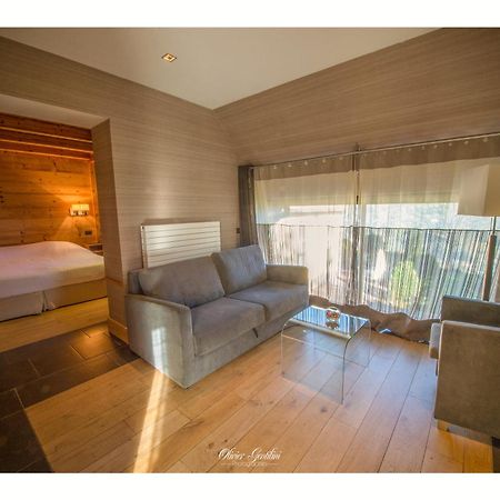 Hotel Restaurant Les Alisiers ラプートロワ エクステリア 写真