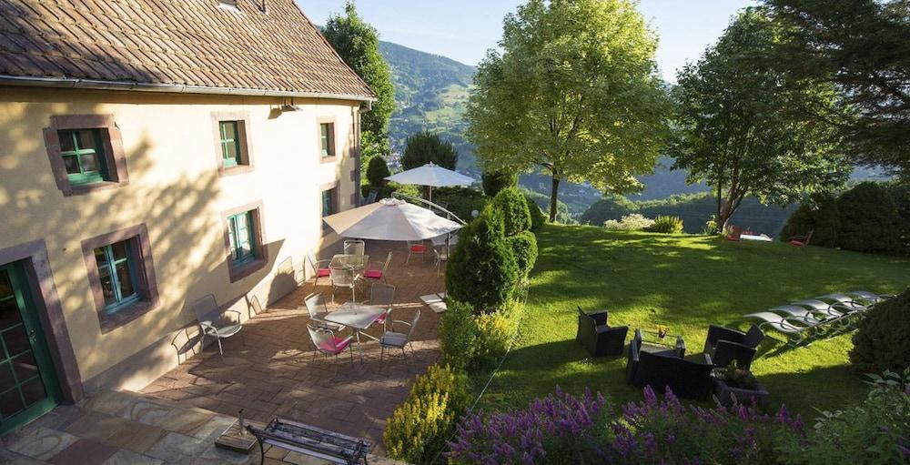 Hotel Restaurant Les Alisiers ラプートロワ エクステリア 写真