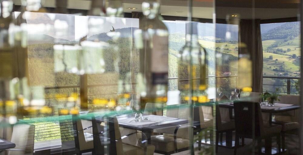 Hotel Restaurant Les Alisiers ラプートロワ エクステリア 写真