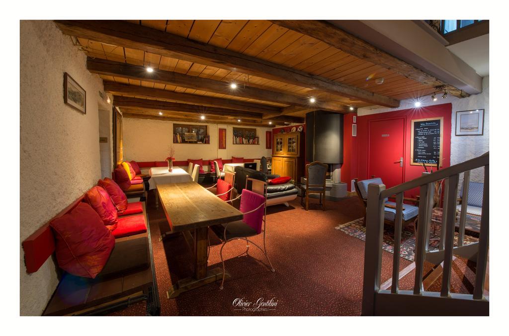 Hotel Restaurant Les Alisiers ラプートロワ エクステリア 写真
