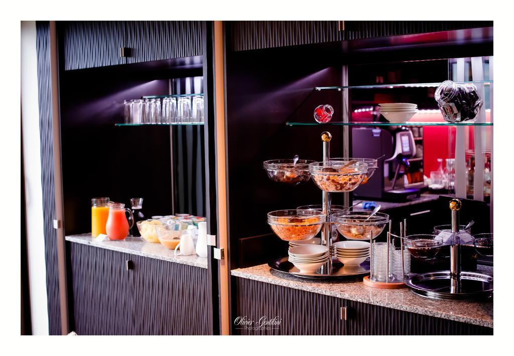 Hotel Restaurant Les Alisiers ラプートロワ エクステリア 写真