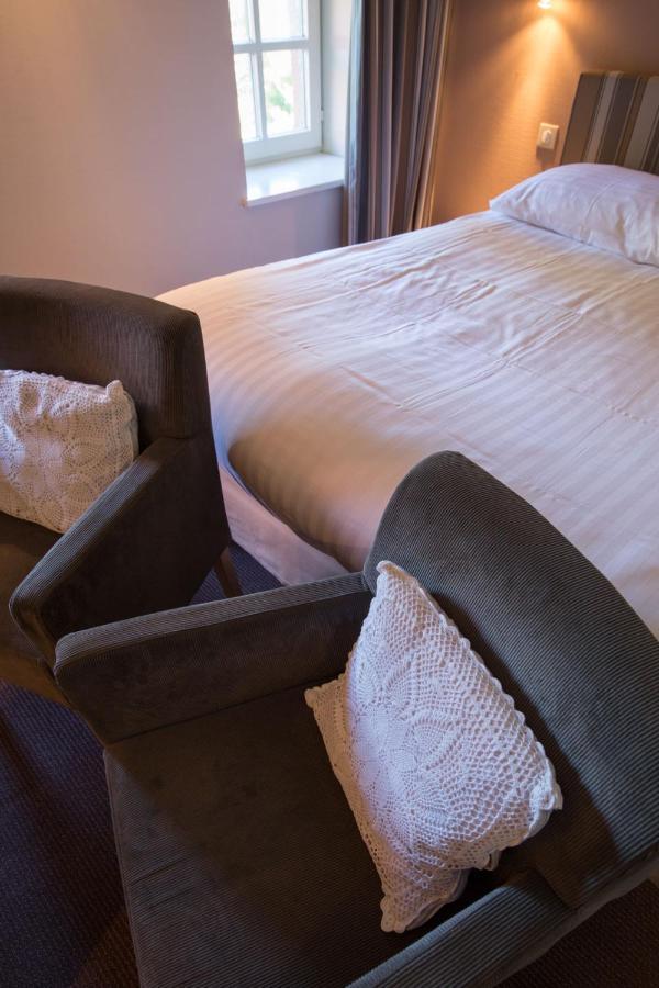 Hotel Restaurant Les Alisiers ラプートロワ エクステリア 写真