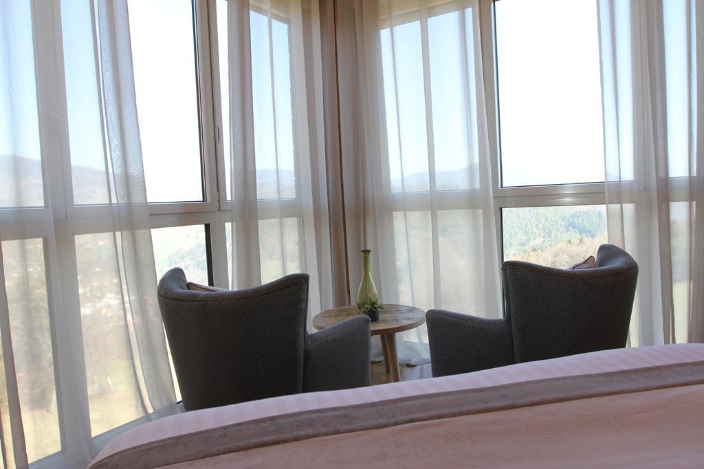 Hotel Restaurant Les Alisiers ラプートロワ エクステリア 写真
